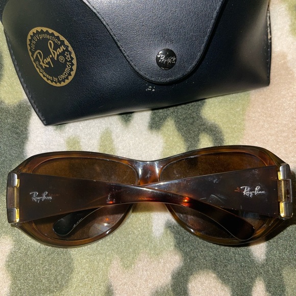 Ladies RayBan sunglasses - Picture 2 of 4